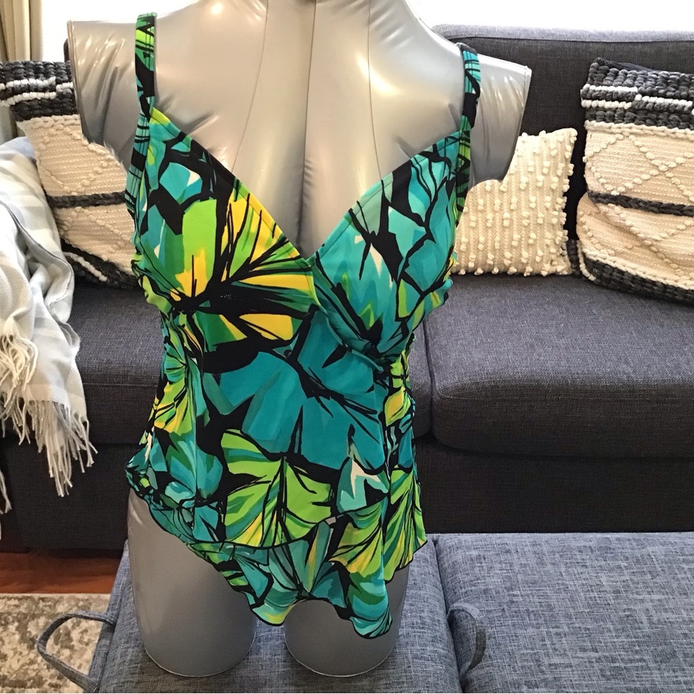 Carribean Joe print tankini top. Size 36C dual layered front. NEW CONDIT…